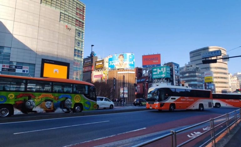 35017386_MotionElements_tokyo-japan-01-09-2024-bus-car-traffic-transpor-vimage-a-0057 Large
